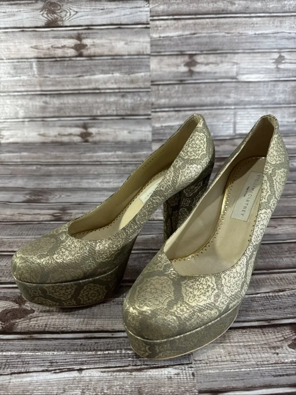 Stella McCartney Gold Metalic Brocade Platform Pumps Size 38.5 mspr $975 Italy
